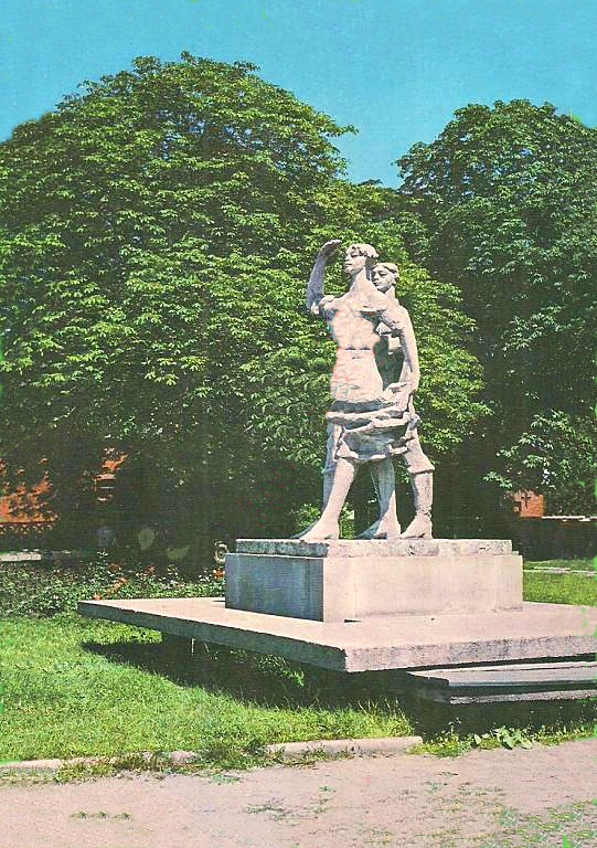 Pomnik Karolinki i Karlika 1975-79