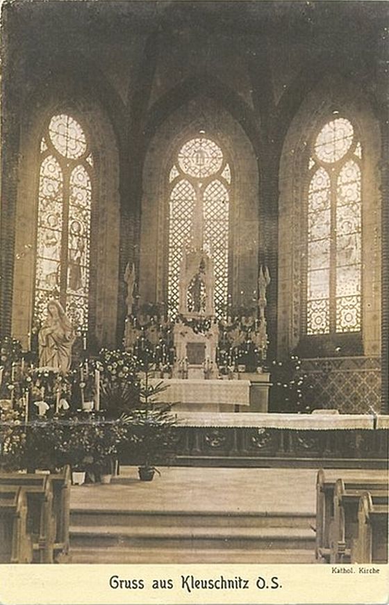 Klucznik 1900-30 wnętrze kościoła katolickiego
